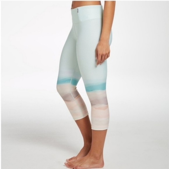 Calia By Carrie Underwood Green Landscape Printed Cropped Leggings - Picture 2 of 11